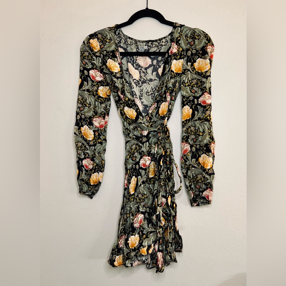 Never worn XS Ecote floral wrap mini dress